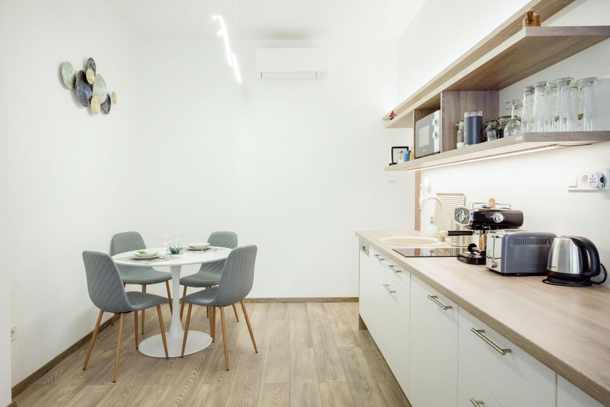 Elemental Retreats - Wood & Water Studios บูดาเปสต์ ภายนอก รูปภาพ